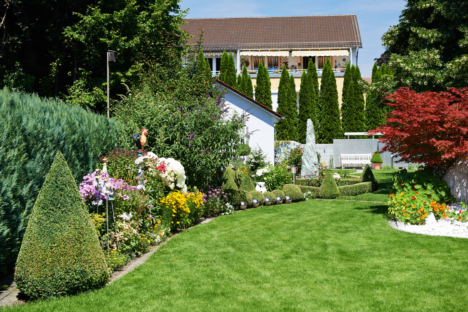 Omaha Lawnscaping Solutions logo