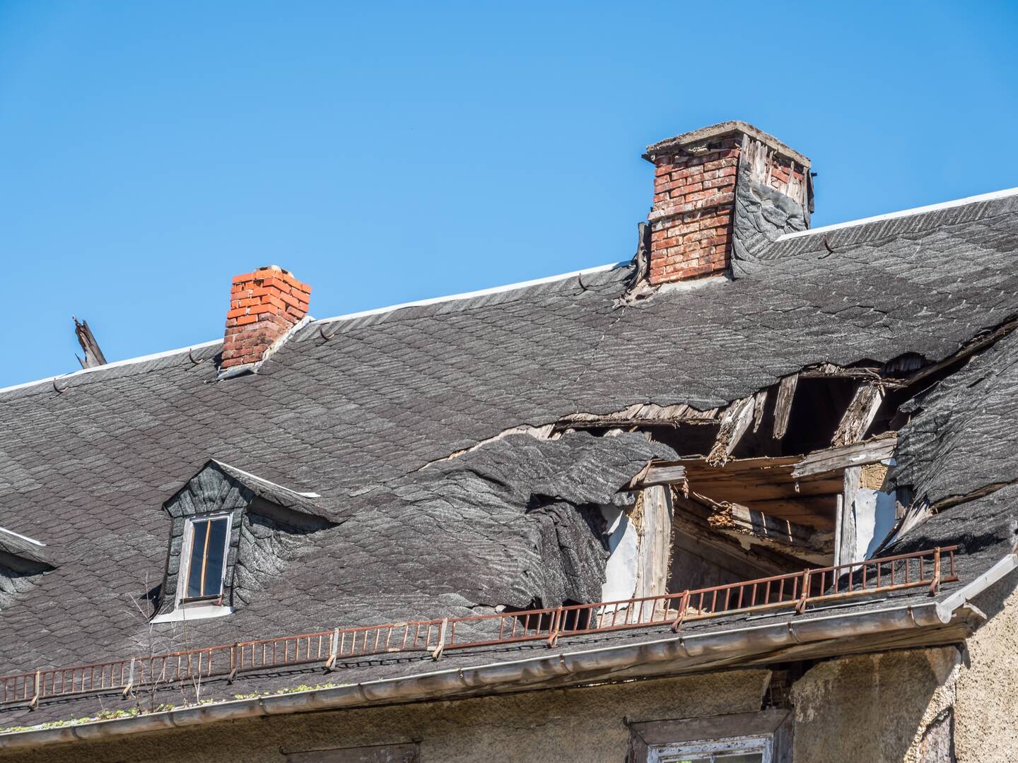 Gulliver Roofing logo