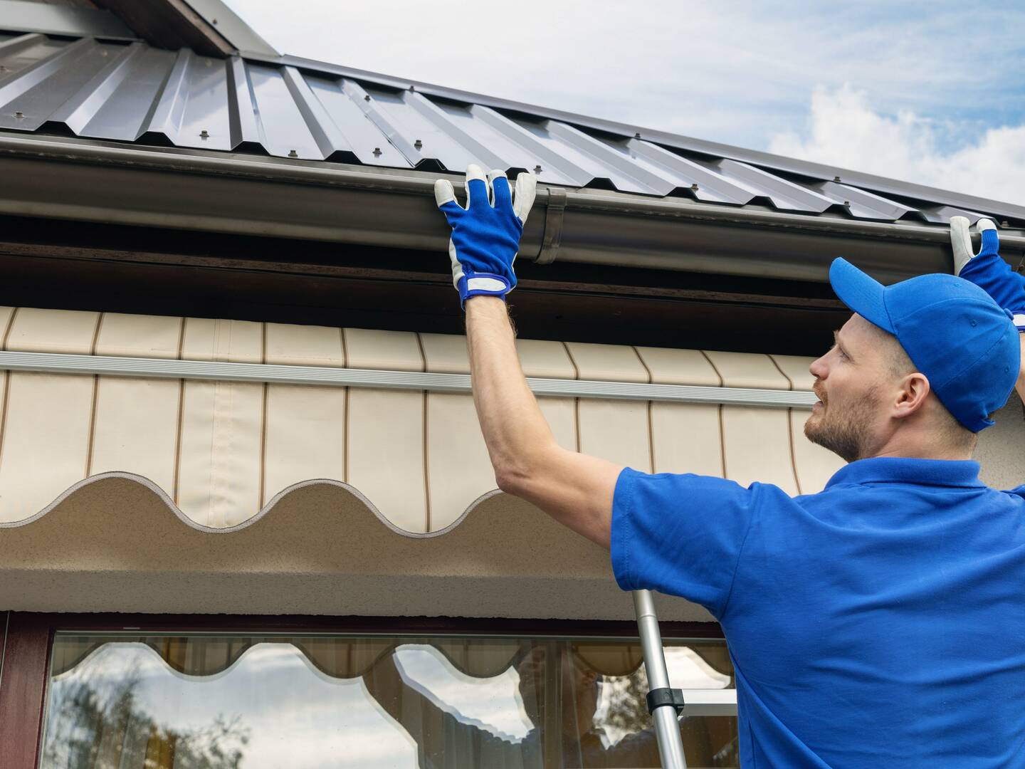 Cornell Roofing Co logo